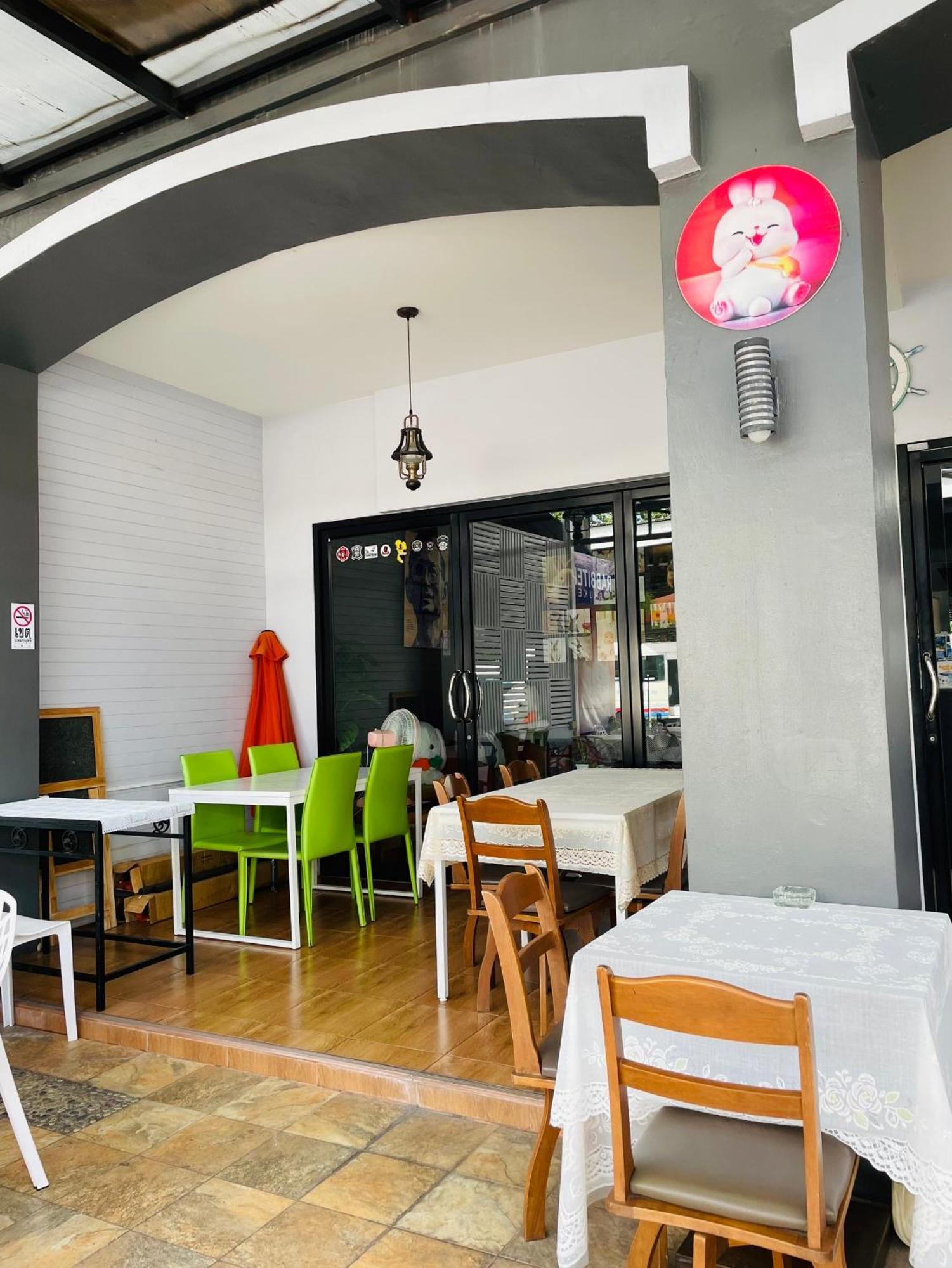 Rabbitel Phuket Hostel Eksteriør bilde