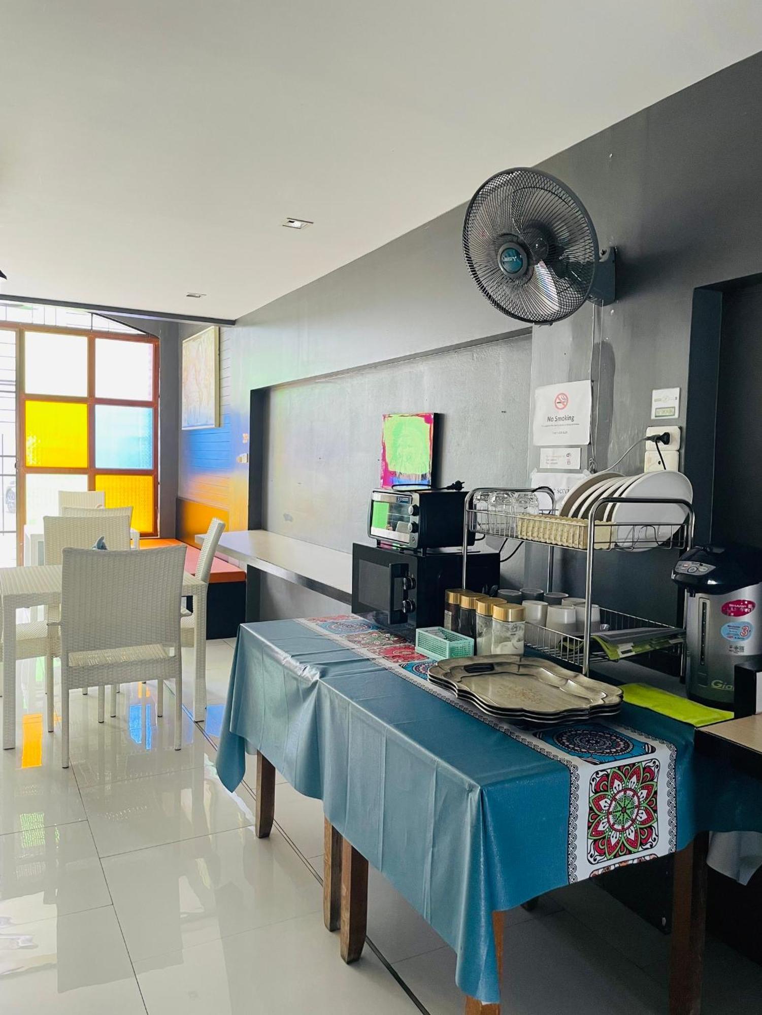 Rabbitel Phuket Hostel Eksteriør bilde
